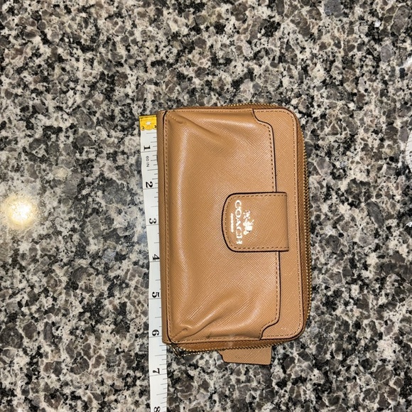 Tan/light brown Coach wallet. Lightly used condition - Picture 10 of 11